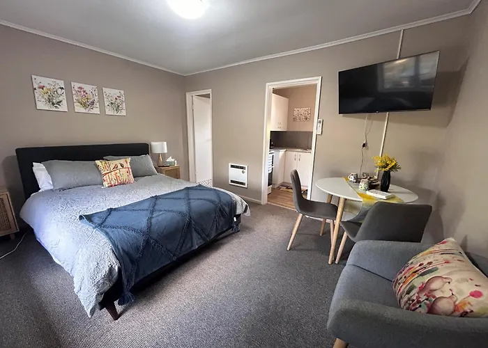 #4 Waddell Studio Apartment