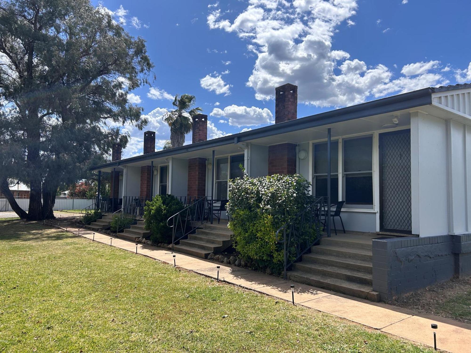 #4 Waddell Apartment *