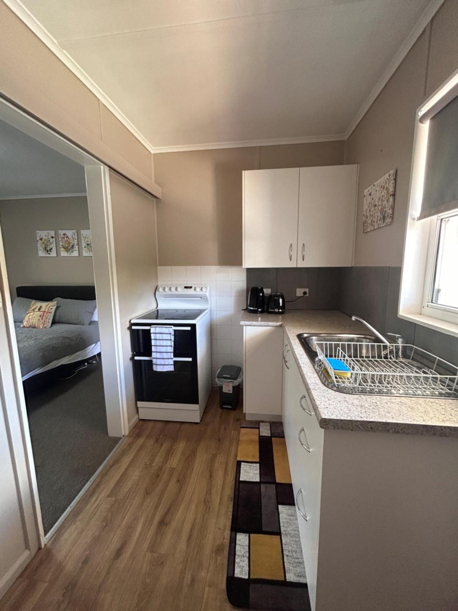 #4 Waddell Apartment *